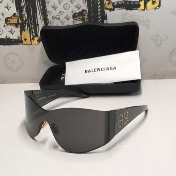 New Authentic Balenciaga BB0122S 004 Black Shield Sunglasses - Picture 1 of 11
